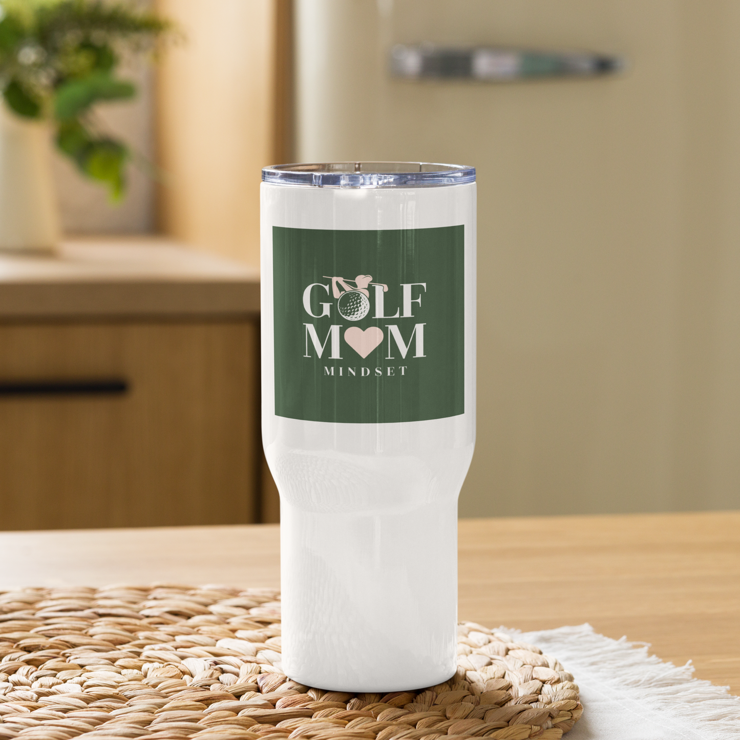 Travel mug with a handle
